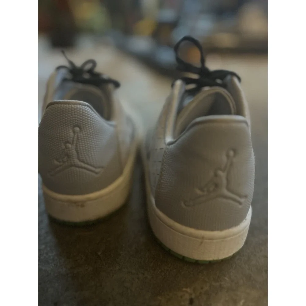 Nike Jordan Illusion Low Men's Size 8.5 Shoes Wolf Grey Black & Green Sneakers